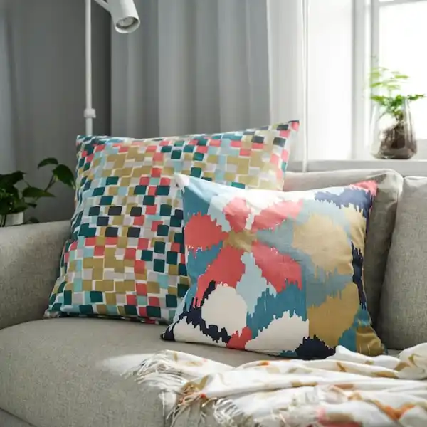 Bild 3 von GAFFELFIBBLA Kissenbezug, weiß/dunkelblau 50x50 cm