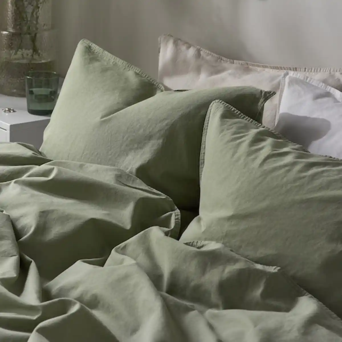 Bild 3 von ÄNGSLILJA Bettwäsche-Set, 3-teilig, graugrün 240x220/80x80 cm