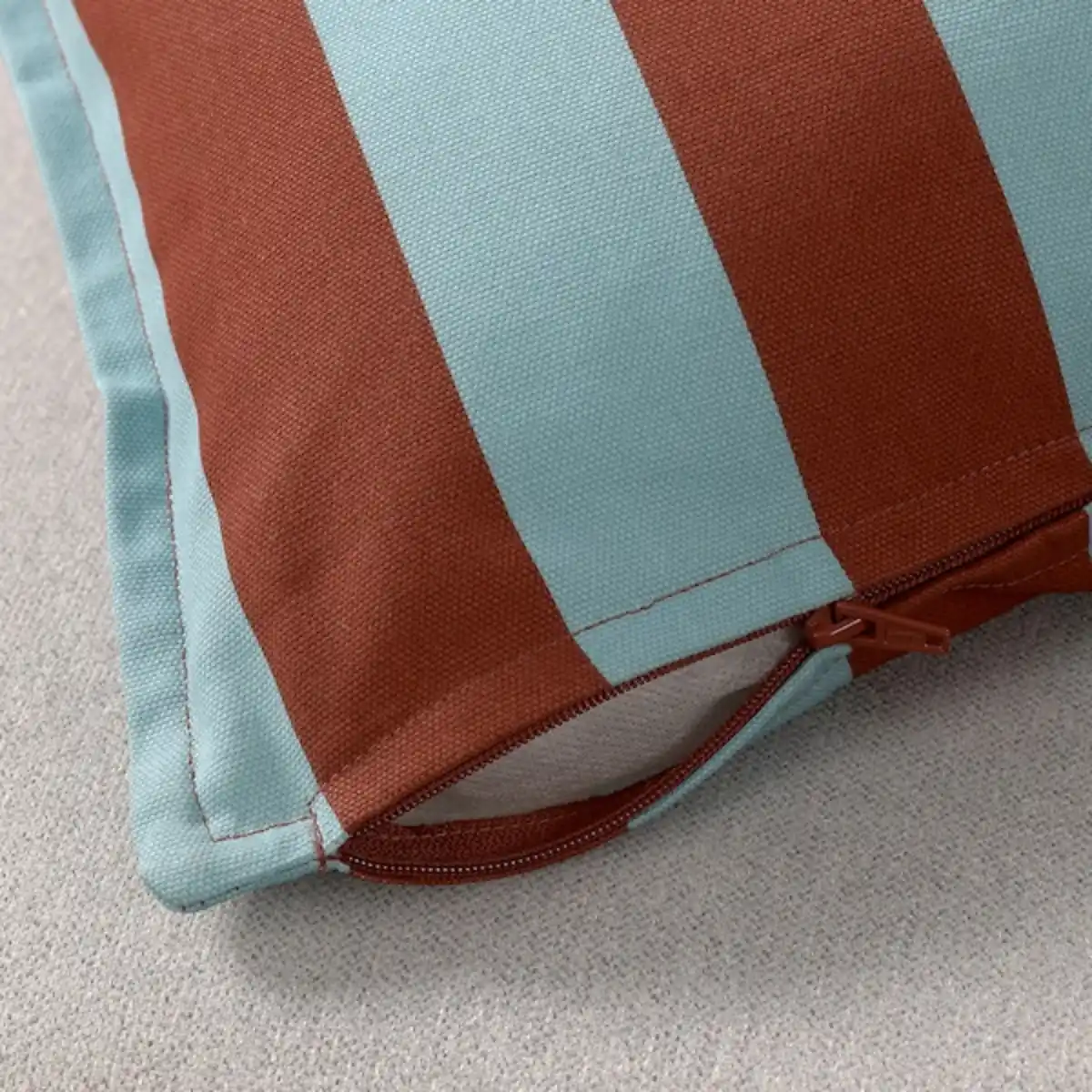 Bild 3 von GURLI Kissenbezug, blau/braun Streifen 50x50 cm