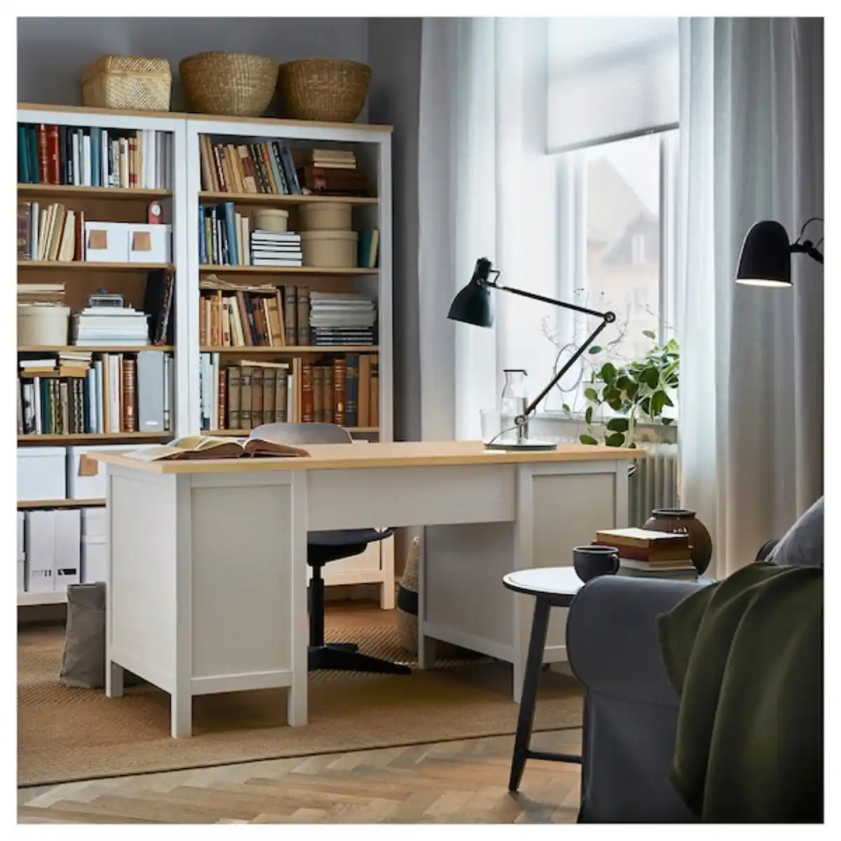 Bild 2 von HEMNES Schreibtisch, weiß gebeizt/hellbraun 155x65 cm