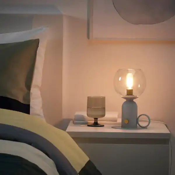 Bild 2 von ÅSKMULLER Tischleuchte, dimmbar hellgrau 24 cm