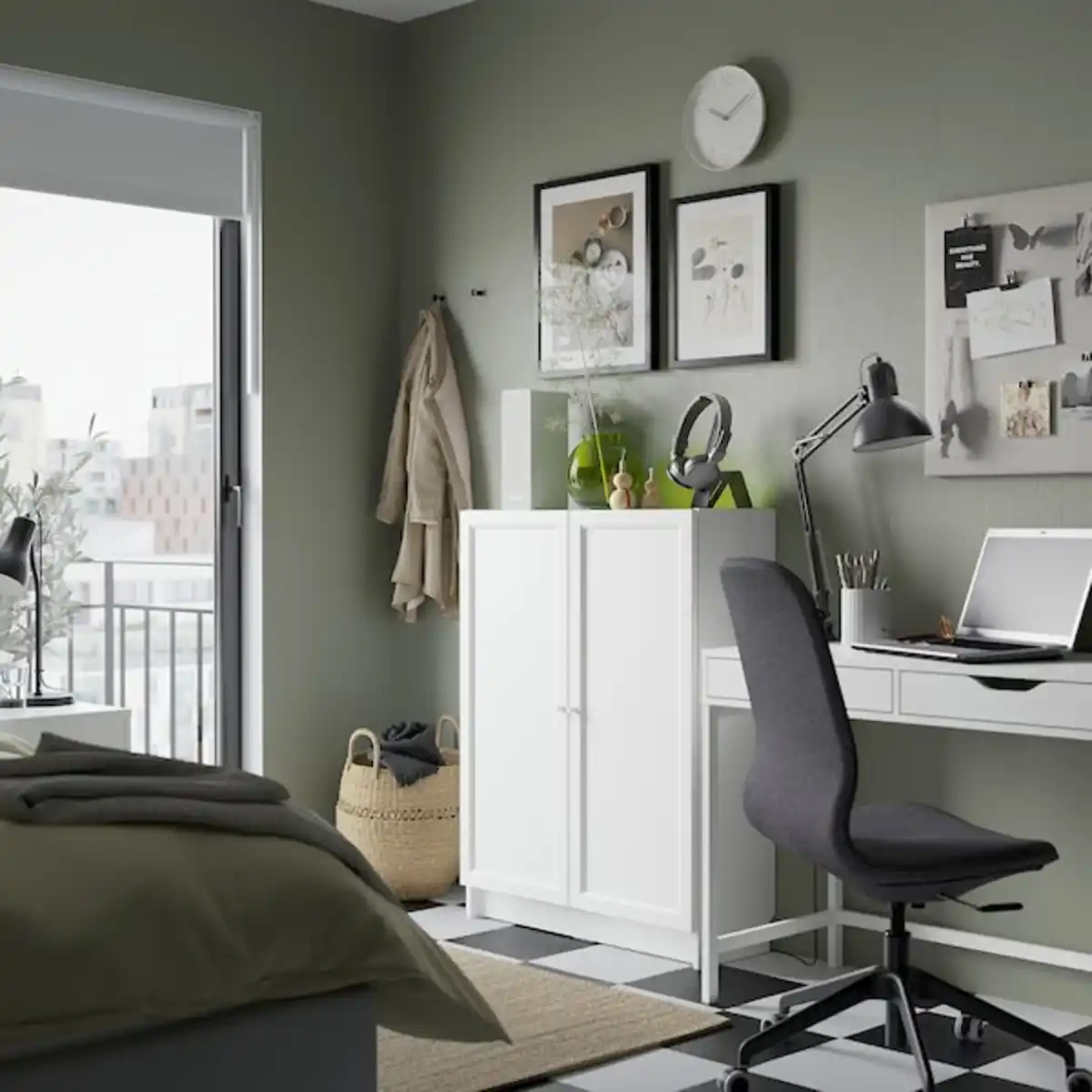 Bild 2 von BILLY / OXBERG Bücherregal mit Türen, weiß 80x30x106 cm