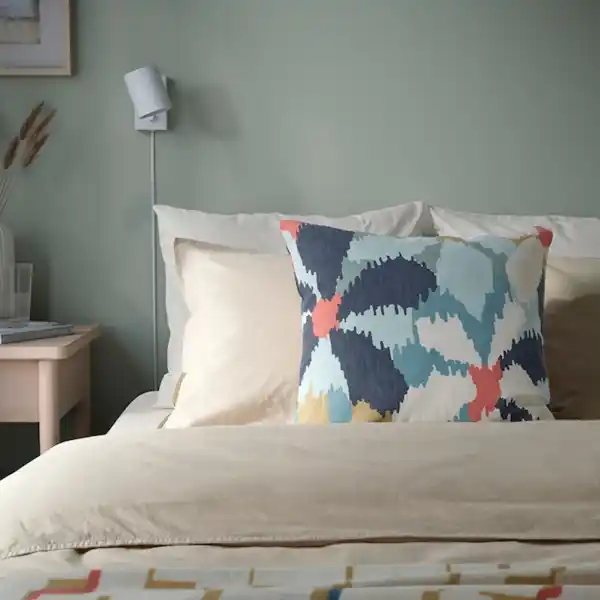 Bild 4 von GAFFELFIBBLA Kissenbezug, weiß/dunkelblau 50x50 cm