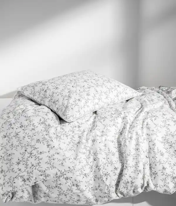 Bild 3 von KOPPARRANKA Bettwäscheset, 2-teilig, weiß/dunkelgrau 155x220/80x80 cm