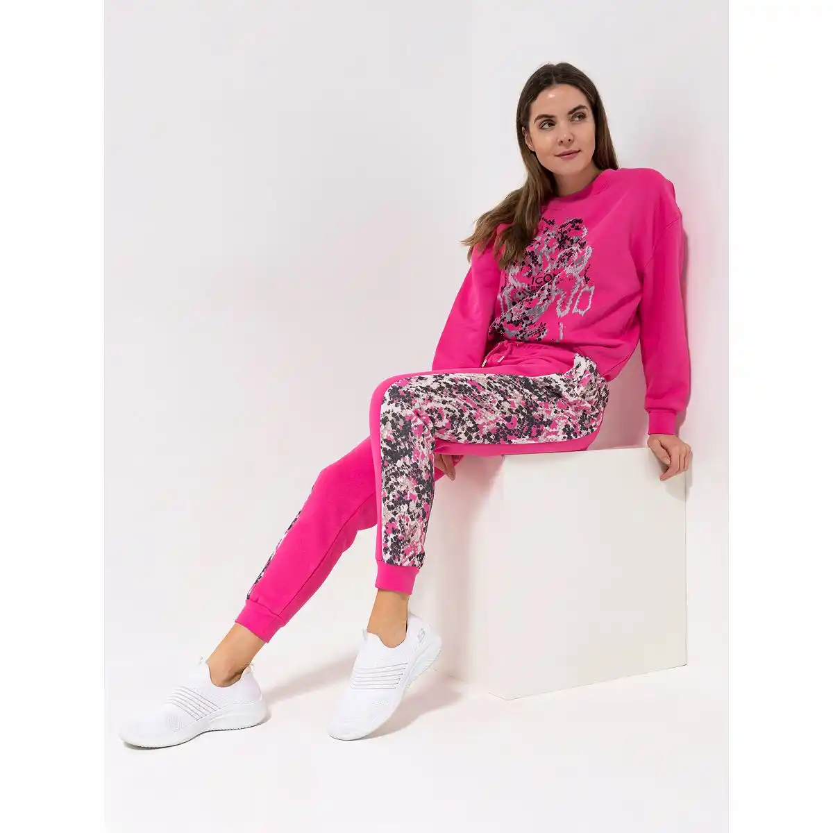 Bild 1 von ICONIC by Marina Hoermanseder Jogpant mit Schlangenprint knöchellang