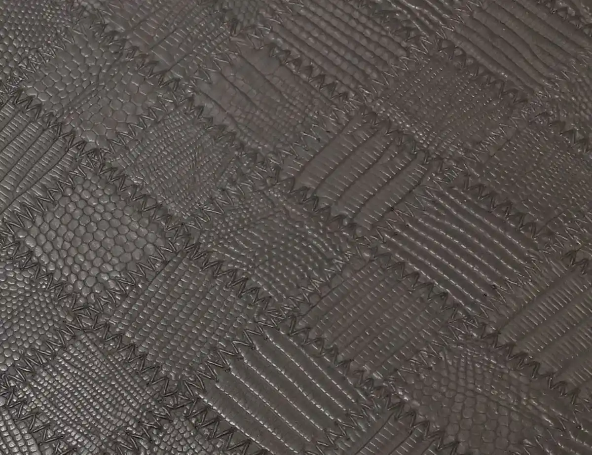 Bild 2 von Kunstleder geprägt Karo Schwarz