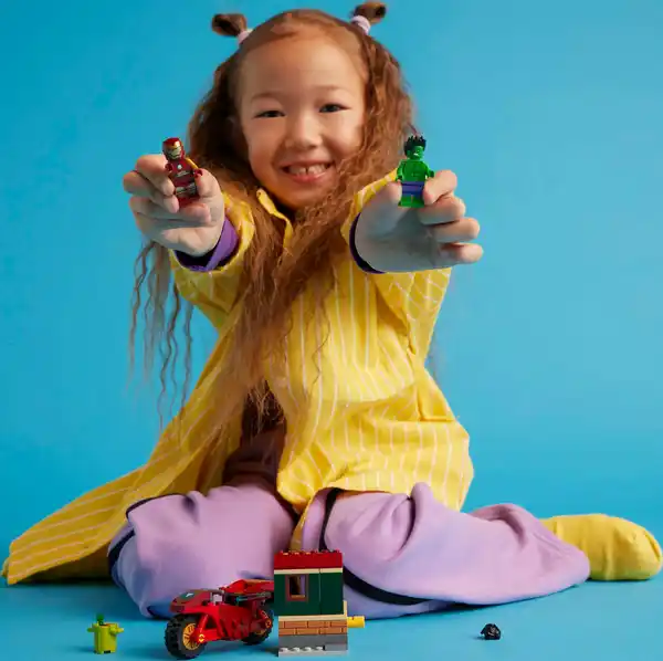 Bild 4 von LEGO Marvel 76287 Iron Man mit Bike und der Hulk