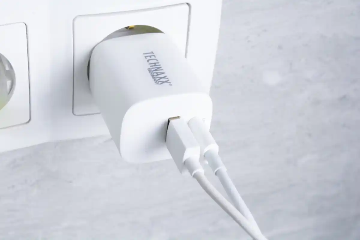 Bild 2 von "Fast Charge" - Ladegerät, Dual-Port-Schnellladegerät 30W, TX-198