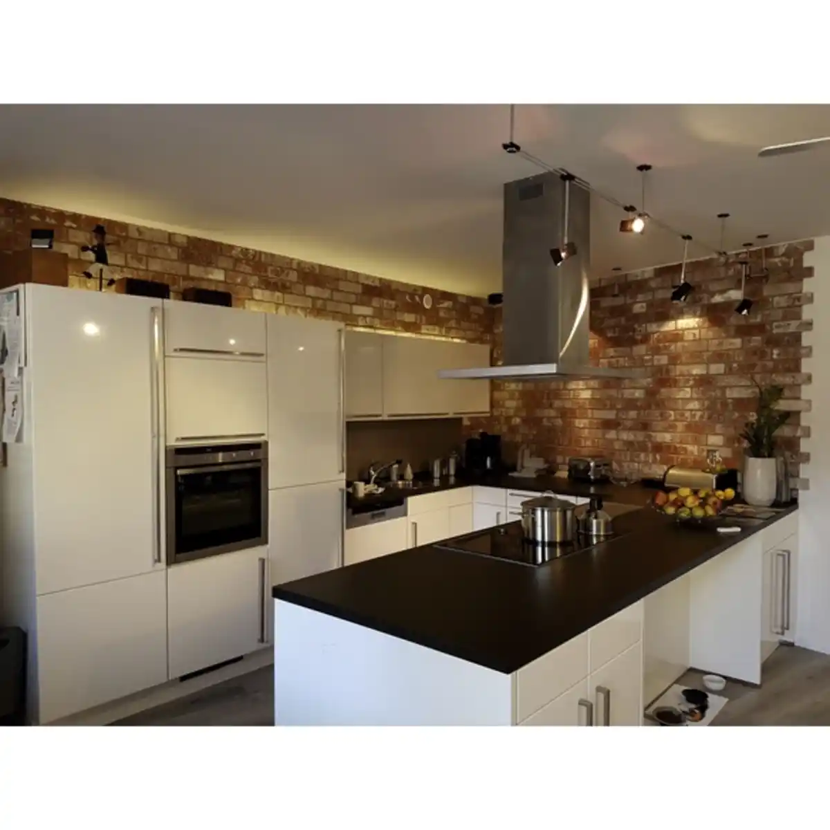 Bild 2 von CELINA KLINKER Wandverblender, Vintage New-York, Weiß | Rot | Schwarz, 24 x 1,5 x 7,1 cm