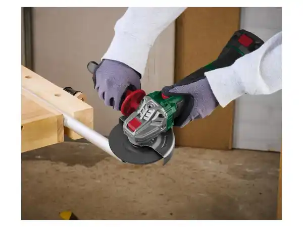 Bild 4 von PARKSIDE® 20 V / 4 Ah Akku-Winkelschleifer »PWSA 20-Li D4« Starterset, mit Akku und Ladegerät