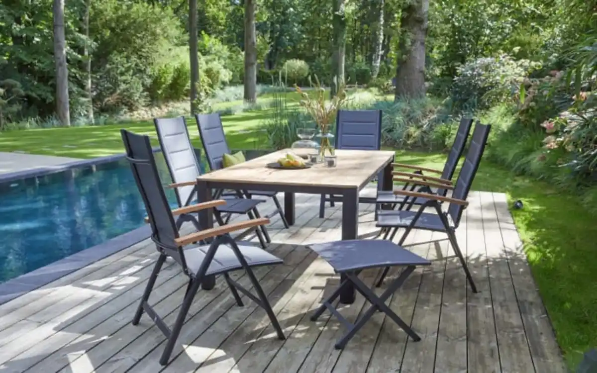 Bild 3 von outdoor (Gartenmöbel Mit Flair) - Klappsessel Unicamo, Aluminiumgestell matt schwarz, Armlehnen Teakholz