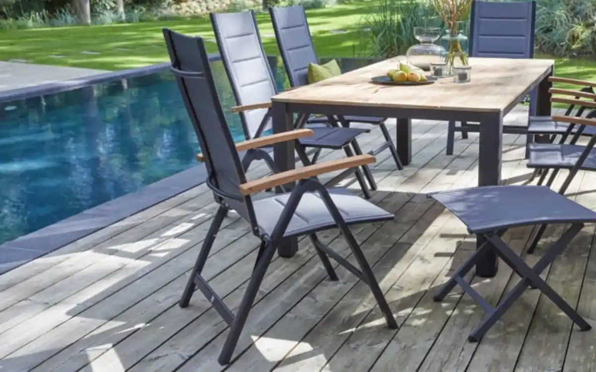 Bild 1 von outdoor (Gartenmöbel Mit Flair) - Klappsessel Unicamo, Aluminiumgestell matt schwarz, Armlehnen Teakholz