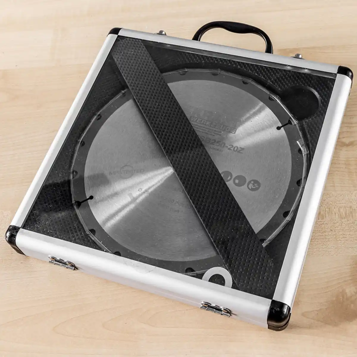 Bild 2 von Kraft Werkzeuge HW-Sägeblatt