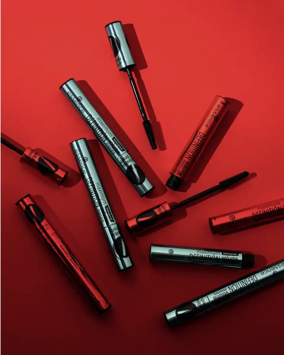 Bild 4 von essence maximum DEFINITION waterproof volume mascara, 8 ml