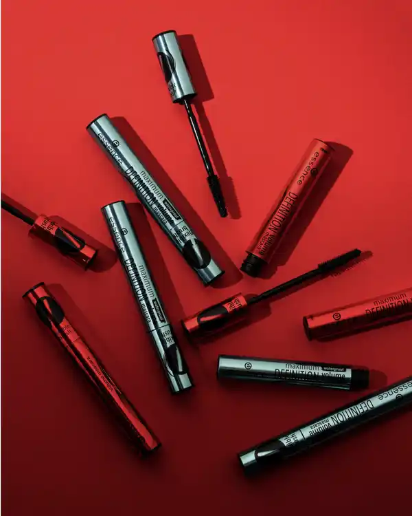 Bild 4 von essence maximum DEFINITION waterproof volume mascara, 8 ml