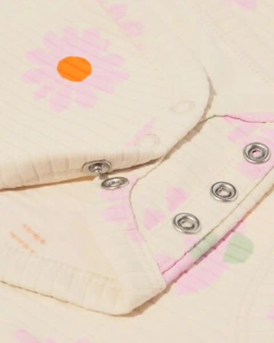 Bild 3 von Newborn-Wickelstrampler zum Mitwachsen, gerippt, aus Bambusstretch, Blume ecru