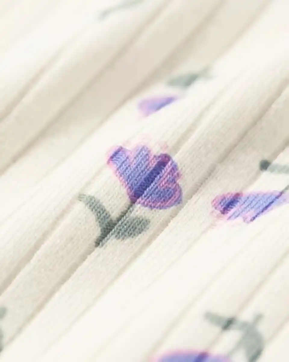 Bild 3 von größenflexibler Newborn-Wickelbody, mit Bambus und Elasthan, Feinripp, Blumen eierschalenfarben