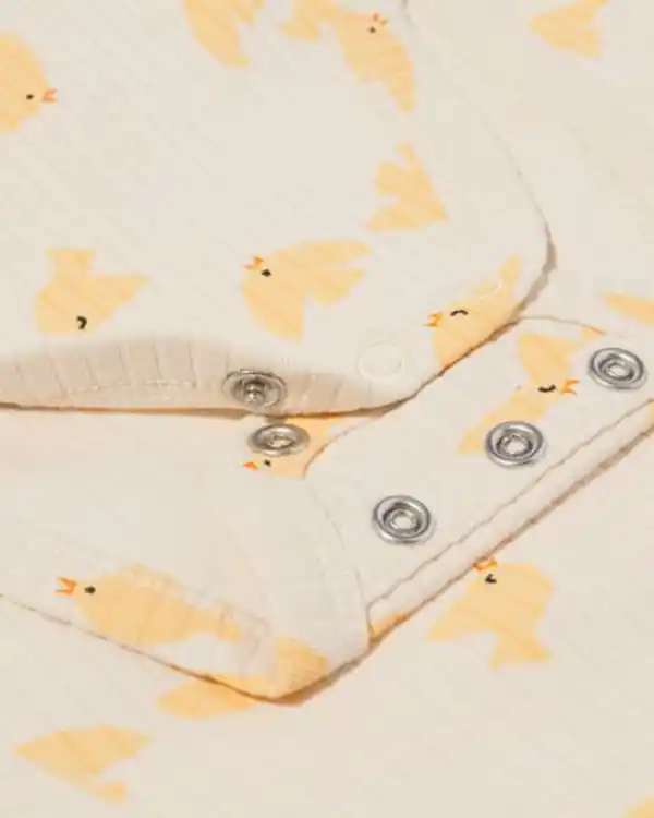 Bild 4 von Newborn-Wickelstrampler zum Mitwachsen, gerippt, aus Bambusstretch, Vögel ecru