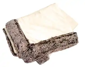 Wohndecke mit Fellrand