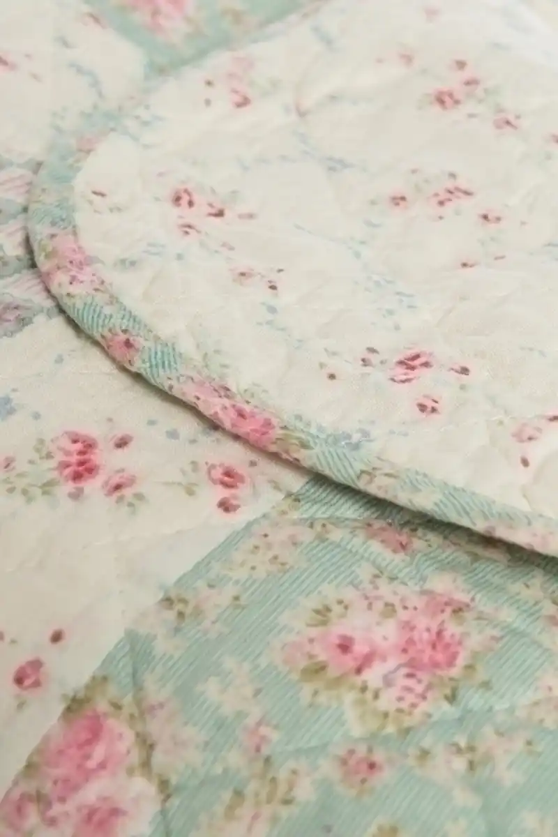 Bild 3 von Patchwork Decke "Elena I"