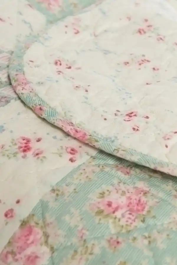 Bild 3 von Patchwork Decke "Elena I"