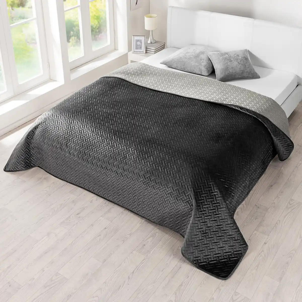 Bild 1 von Bella Casa Tagesdecke "Samt Ultrasonic"