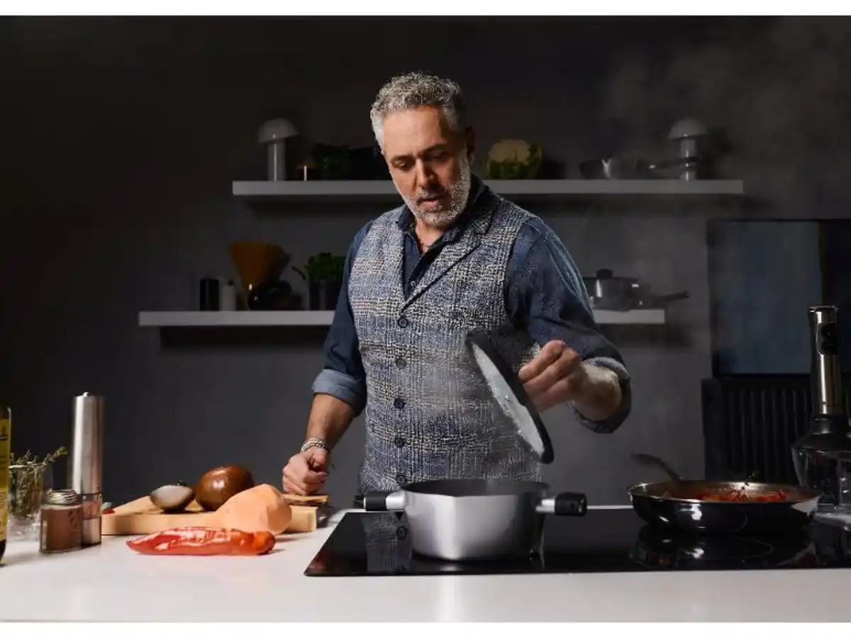 Bild 3 von Masterpro by Roland Trettl Alu-Kochtopf, Ø 24 cm, mit Glasdeckel