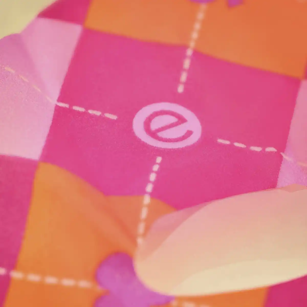 Bild 3 von essence Queen of... Gesichtsmaske 01 Keeping My Pink Poker Face