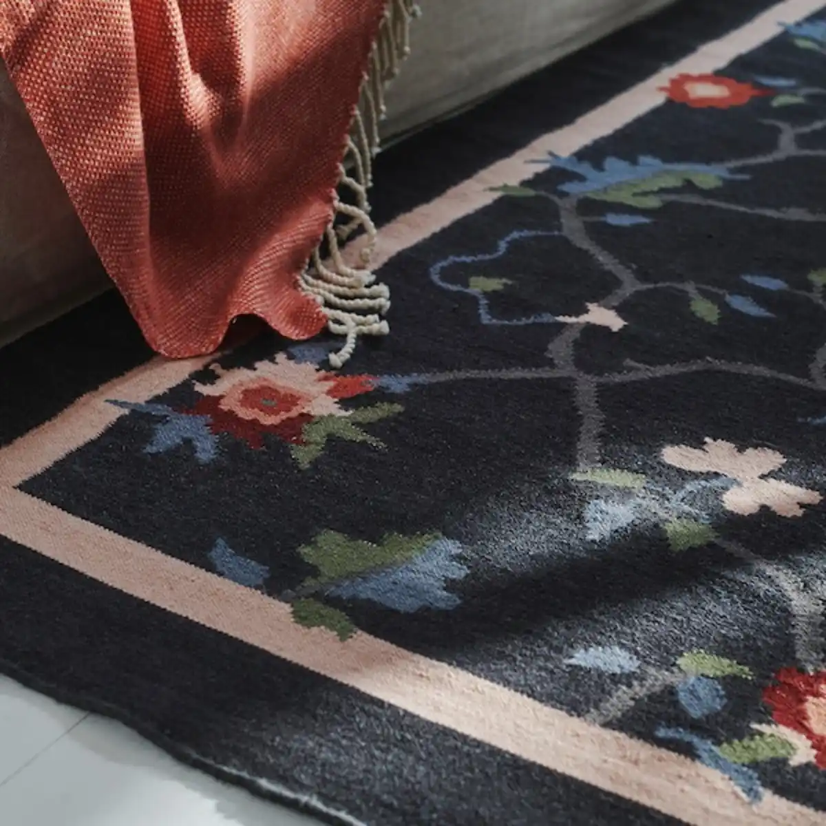 Bild 3 von KLOCKBUSKE Teppich flach gewebt, dunkelgrau/Blume 160x230 cm