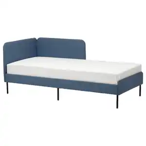 BLÅKULLEN Bettgestell + Eckkopfteil, gepolst, Knisa mittelblau 90x200 cm