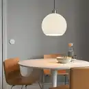Bild 2 von JÄRPLIDEN Hängeleuchte, weiß Glas/vernickelt 30 cm
