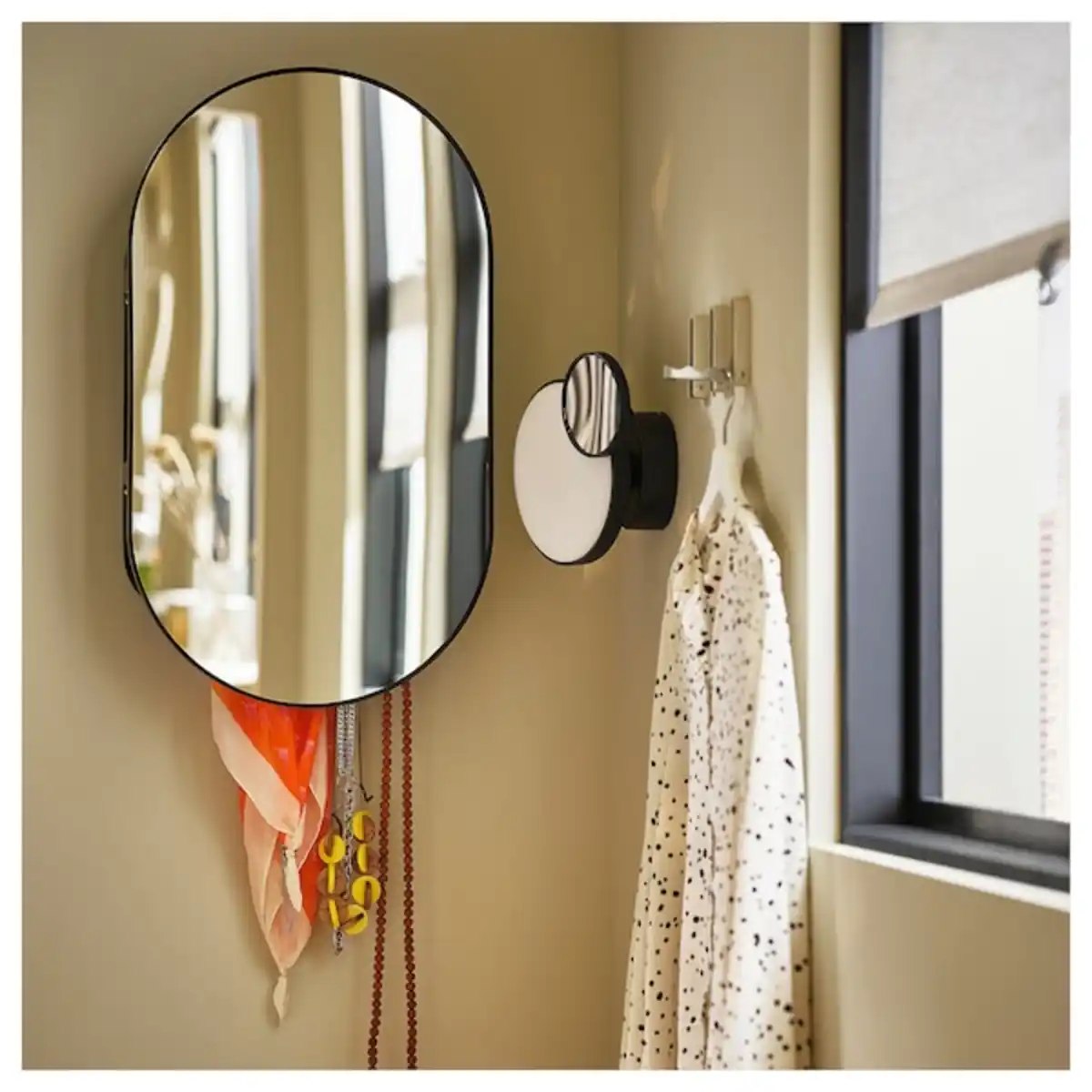 Bild 3 von LINDBYN Spiegel mit Aufhänger, schwarz 40x70 cm