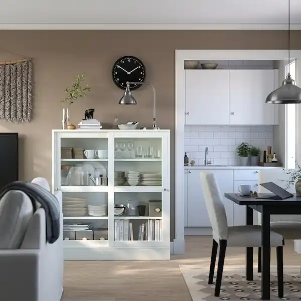 Bild 2 von HAVSTA Vitrine mit Sockel, Klarglas weiß 121x37x134 cm