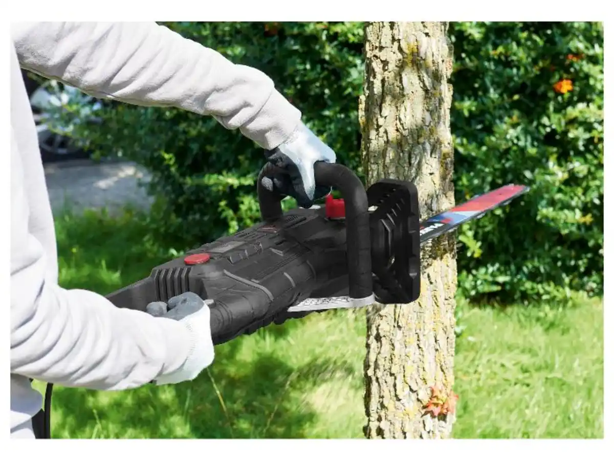 Bild 2 von PARKSIDE PERFORMANCE® Elektro-Kettensäge »PPEKS 2500 A1«, mit Ketten-Schnellspannung