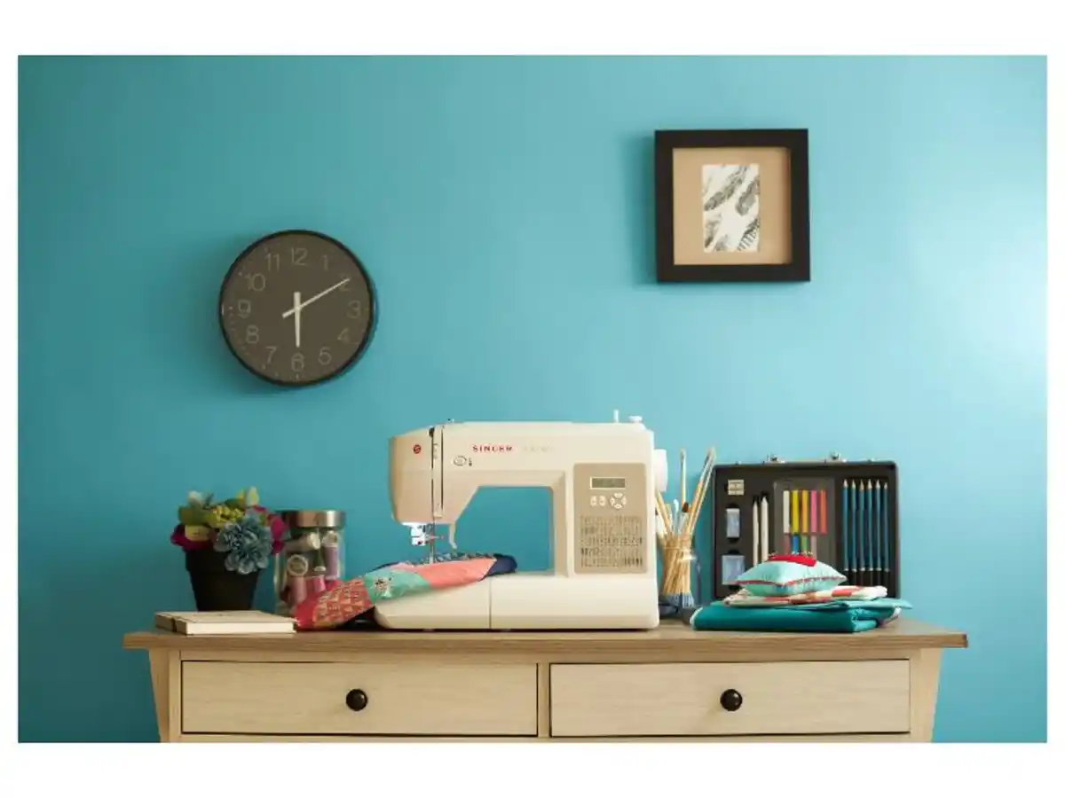 Bild 2 von SINGER Computer-Nähmaschine »6180 - Brilliance «, mit integriertem LED-Licht