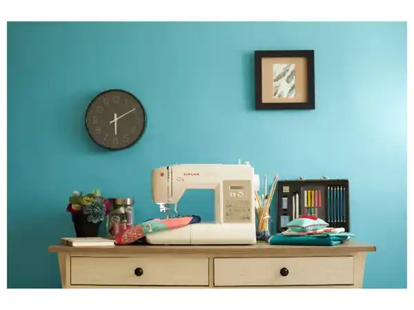 Bild 2 von SINGER Computer-Nähmaschine »6180 - Brilliance «, mit integriertem LED-Licht