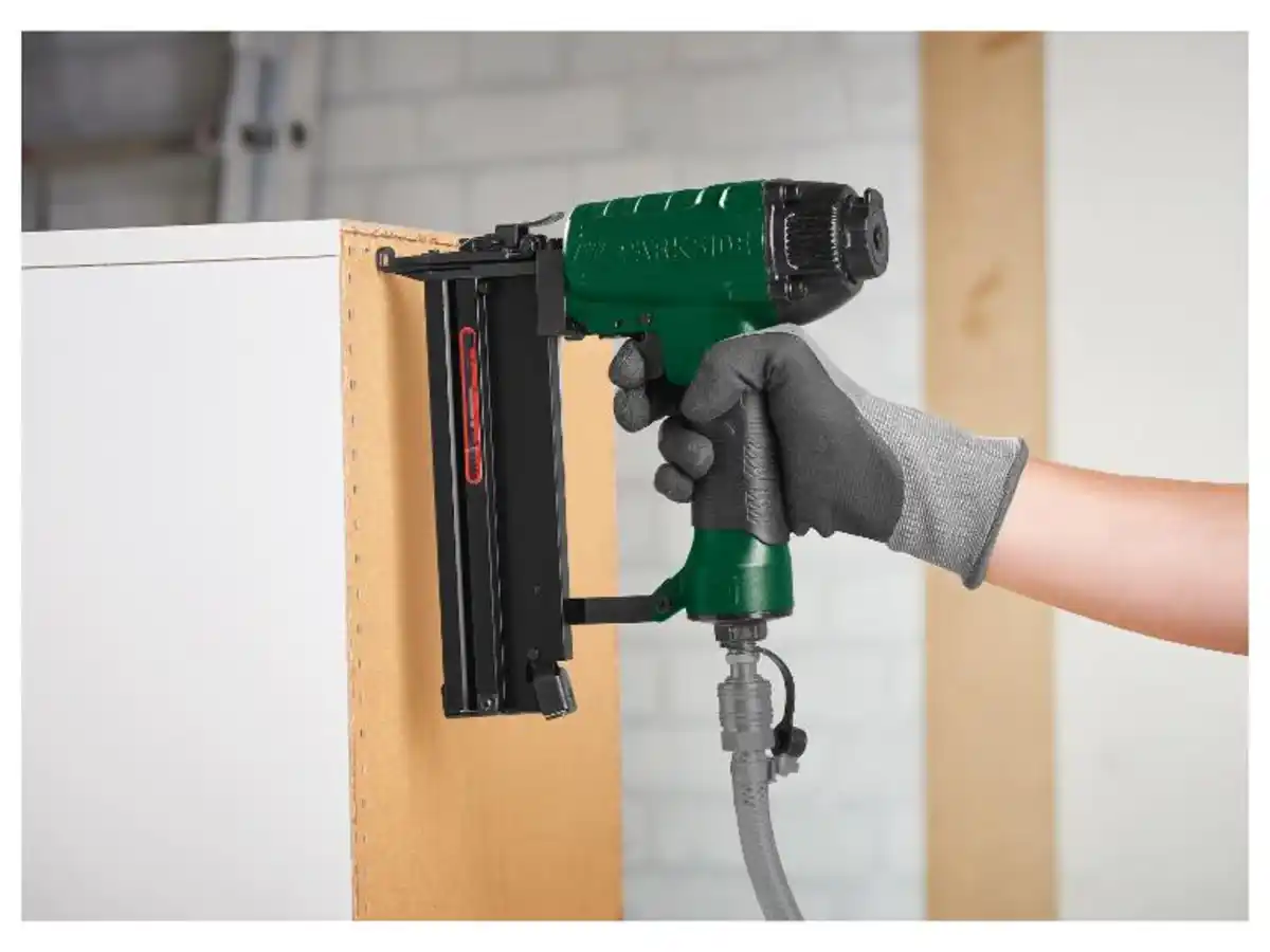 Bild 2 von PARKSIDE® Druckluft-Tacker- und Nagelgerät »PDT 40 F4«, inkl. 2000er-Set,  250 in