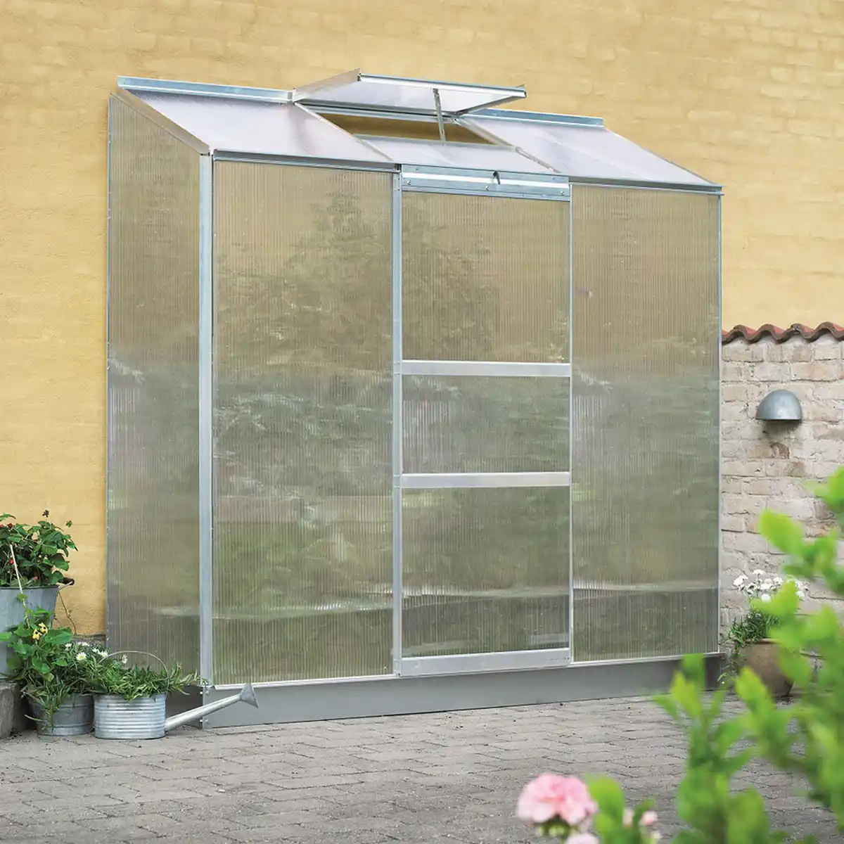 Bild 1 von Halls Anlehngewächshaus 'Altan 3' 132 x 69 cm mit 4 mm Doppelstegplatten aluminiumfarben