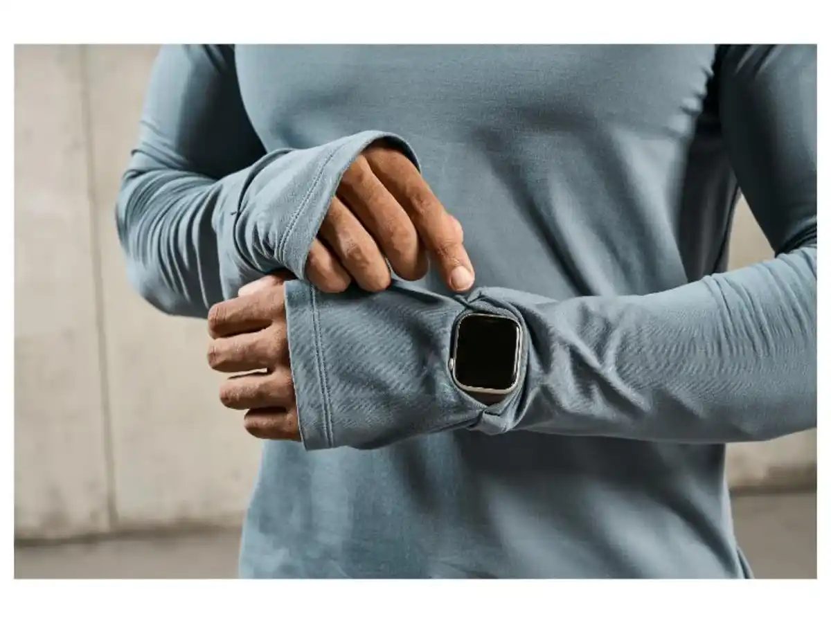 Bild 4 von CRIVIT Herren Funktionsshirt, mit Smartwatchöffnung