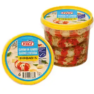 Surimi-Garnelen-Imitat aus Fischmuskeleiweiß geformt, in Kno...