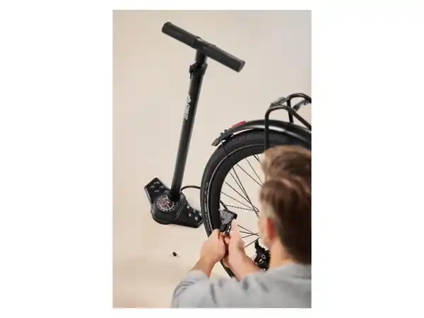 Bild 2 von CRIVIT XL-Standluftpumpe, mit Manometer