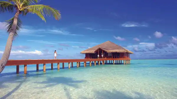 Bild 1 von Schwimmender Traum - Deine Wasservilla im Paradies - 4* Medhufushi Island Resort