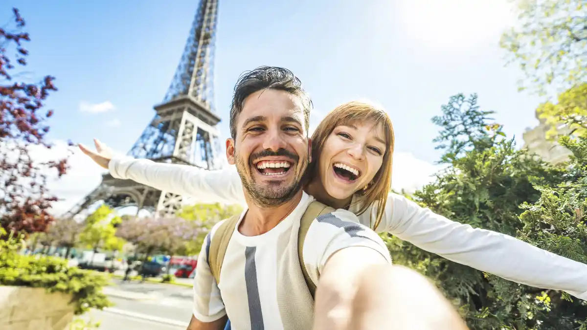 Bild 1 von Verliebt in Paris - Hotel Sixteen Paris Montrouge & Seineschifffahrt