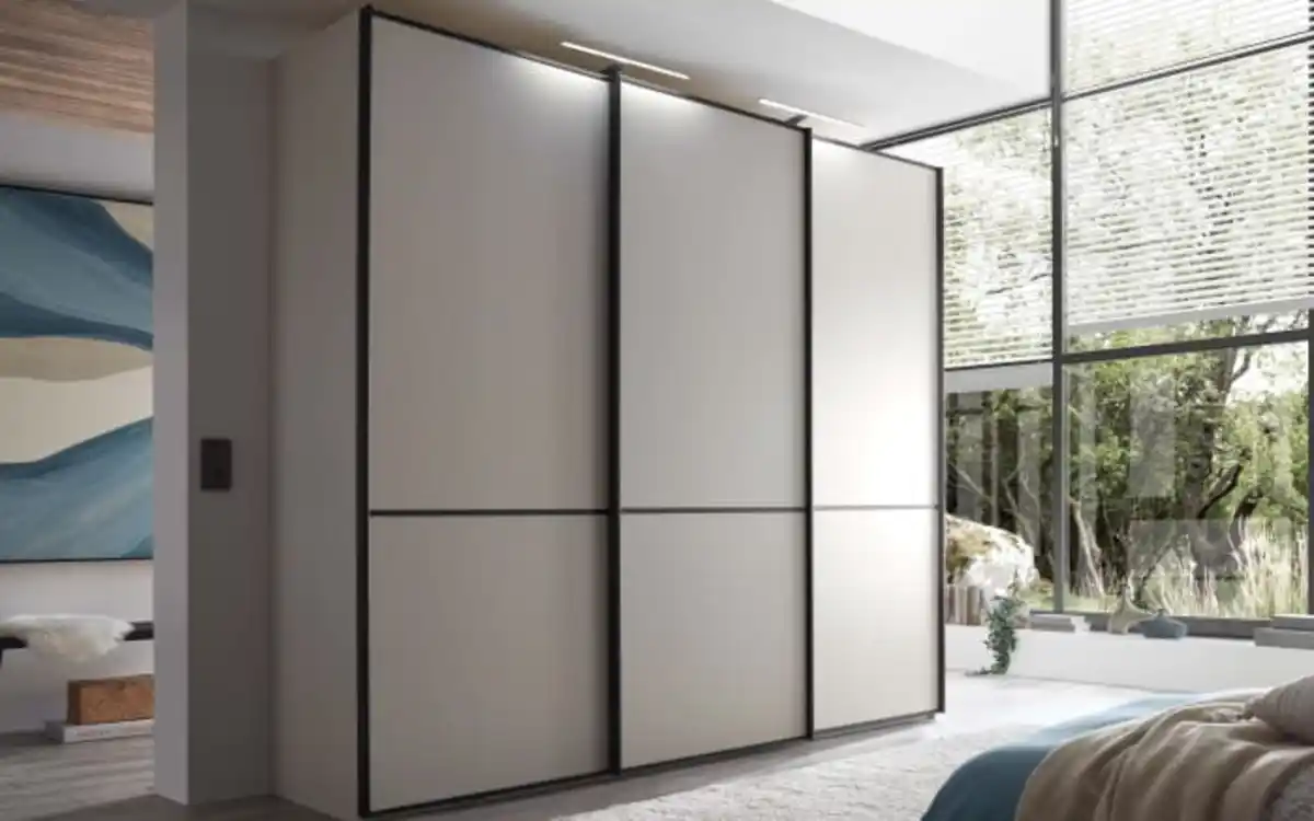 Bild 1 von Schwebetürenschrank Boston, champagner/schwarz, 250 x 217 cm, inkl. Synchronöffnung