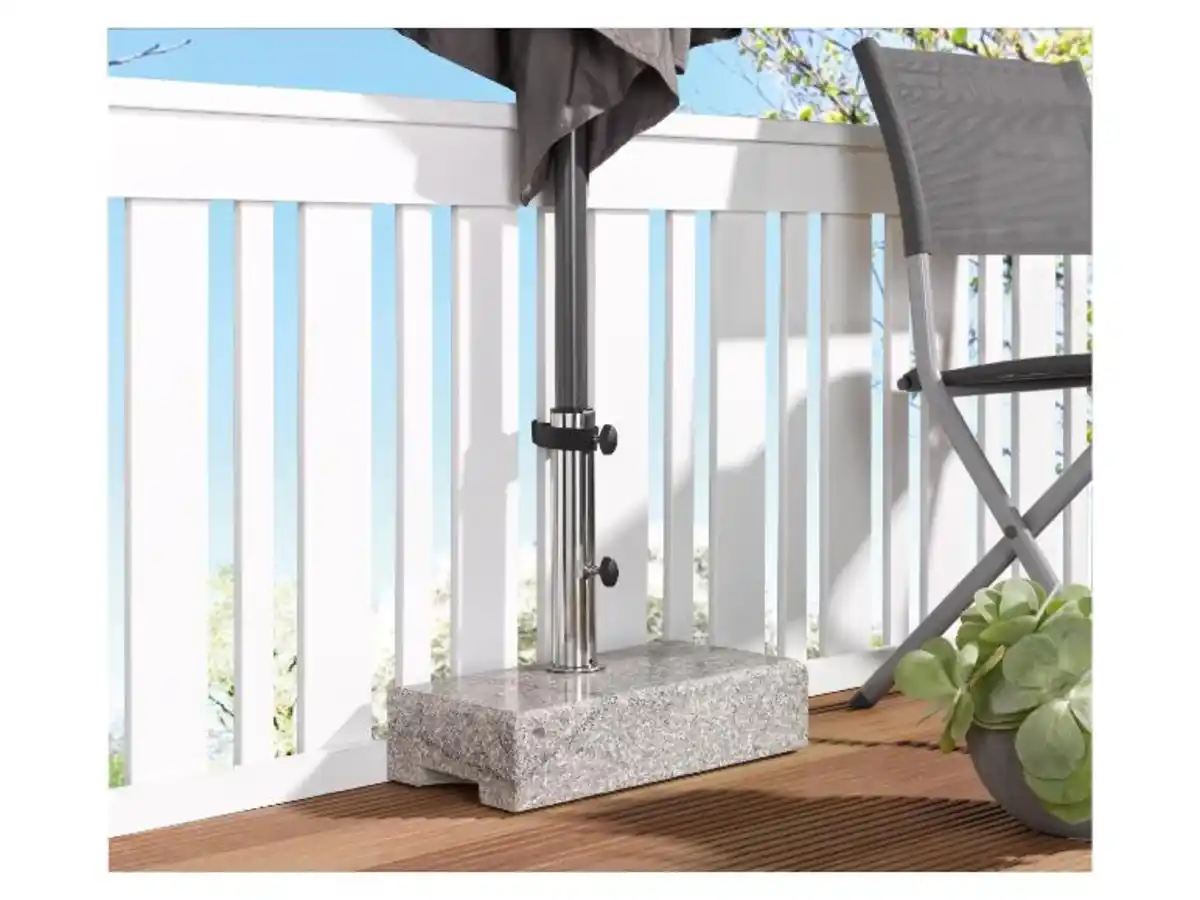 Bild 2 von LIVARNO home Schirmständer mit innenliegendem Schirmstock–Schutzblech