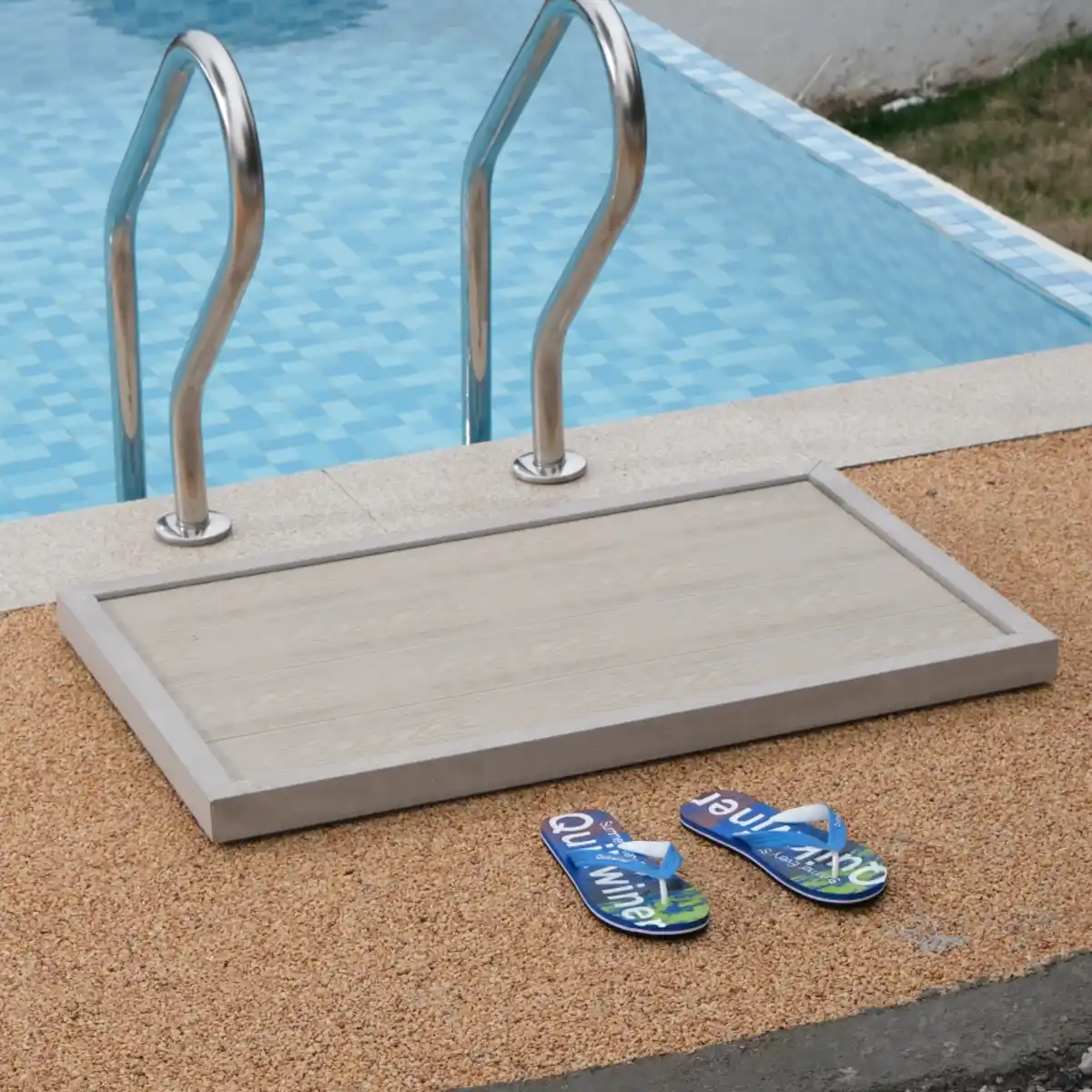 Bild 3 von Outdoor Bodenelement WPC Anti Rutsch für Pool-Leitern & Solarduschen lichtgrau