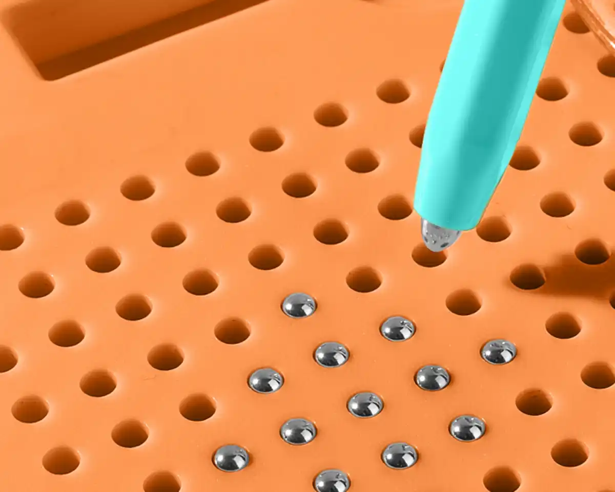 Bild 3 von IDEENWELT Magisches Magnetspiel orange