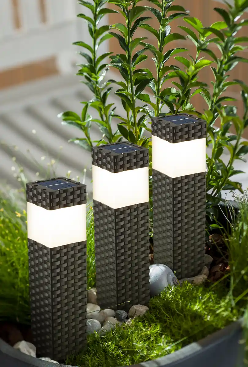Bild 1 von IDEENWELT LED-Rattan-Solarsäulen 3er-Set