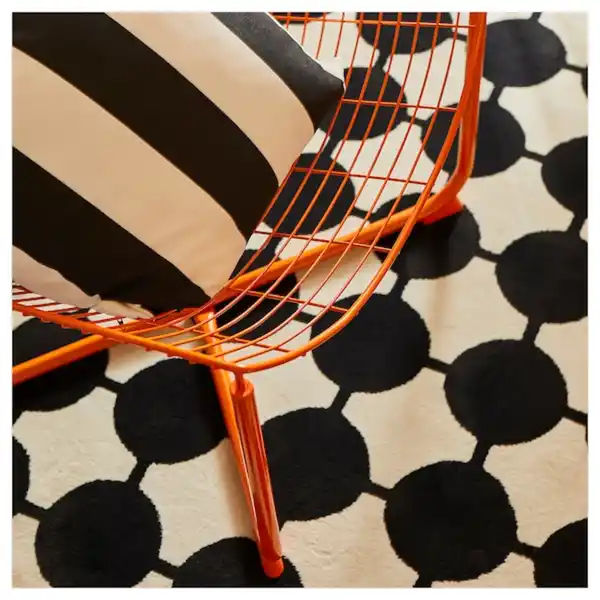 Bild 4 von VÄNDPLATS Teppich Kurzflor, weiß/schwarz Punkte 133x195 cm