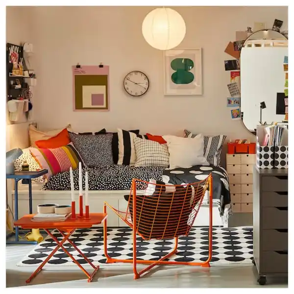 Bild 3 von VÄNDPLATS Teppich Kurzflor, weiß/schwarz Punkte 133x195 cm